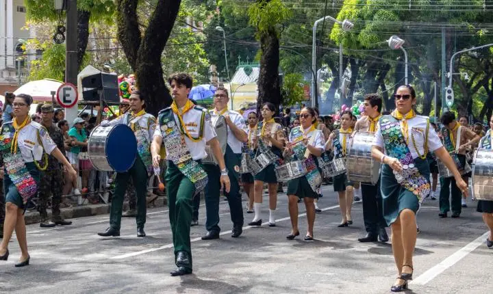 Desfile cívico reforça a cidadania na formação dos Desbravadores