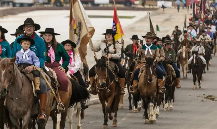 Desfile Farroupilha acontece no próximo domingo em Canoas; saiba trajeto