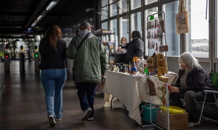 Feira da Economia Solidária reúne empreendedores na Estação Mathias Velho