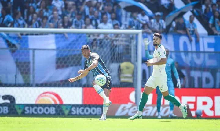 Grêmio empata com Palmeiras em 0 a 0 na reestreia de Renato e segue no Z4