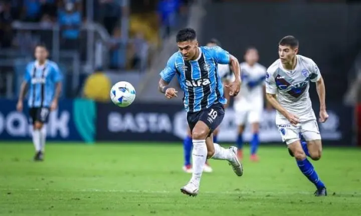 Grêmio pode sofrer transfer ban por dívida por empréstimo de Arezo