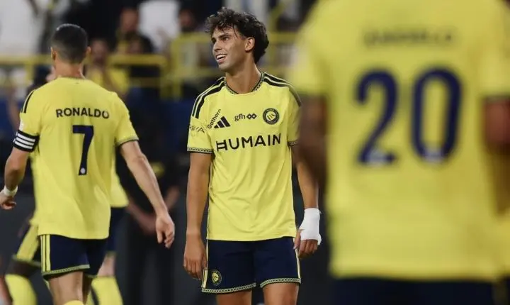 João Félix vira garçom no futebol saudita e atinge marca inédita na carreira