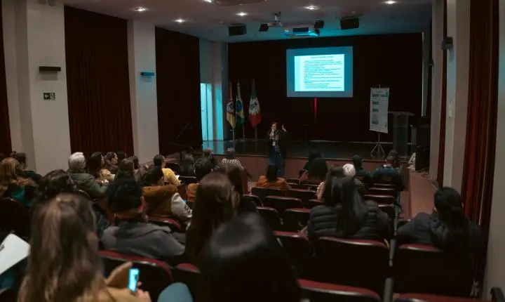 Palestra aborda prevenção ao suicídio e saúde mental com servidores de Canoas