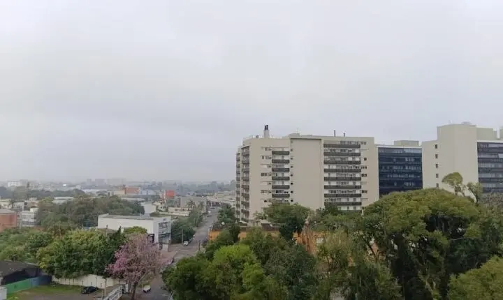 Tempo em Canoas preocupa quem quer sair na sexta: chuva forte pela manhã e novas pancadas à noite; veja previsão completa